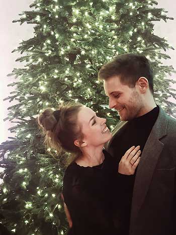 Erstes Weihnachten als Ehepaar: Die Schauspieler Darya und Philip Birnstiel. Foto: privat